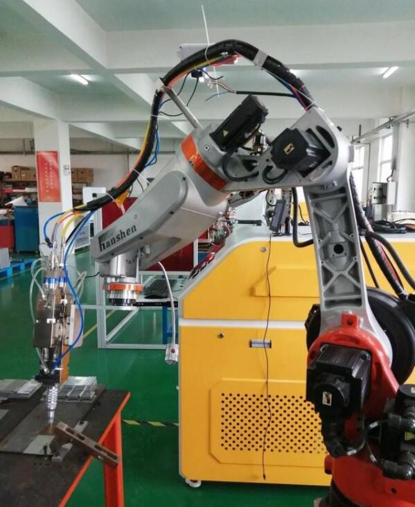 新型手持激光焊接机器人，成功应用高速磁悬浮列车项目