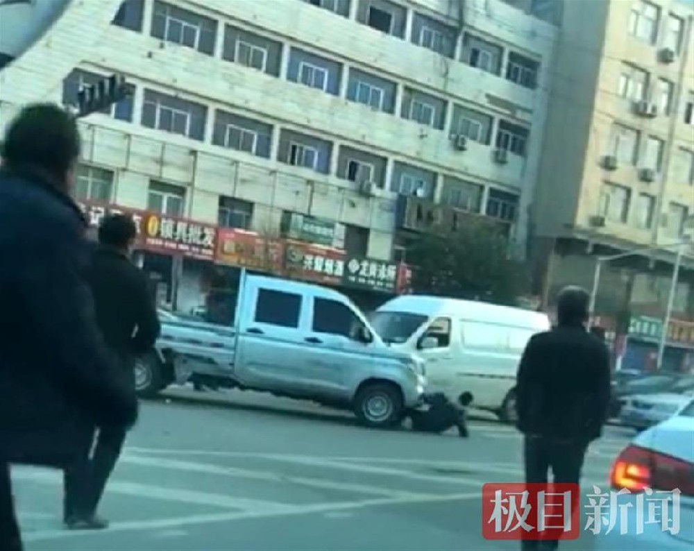 山西撞击行凶者的司机获奖两万元，被认定见义勇为