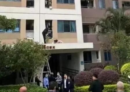 江苏3名小学生坠楼 知情人：疑因缺乏家庭关爱