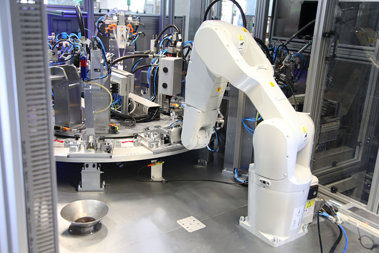 智能机器人与工业机器人有什么区别？